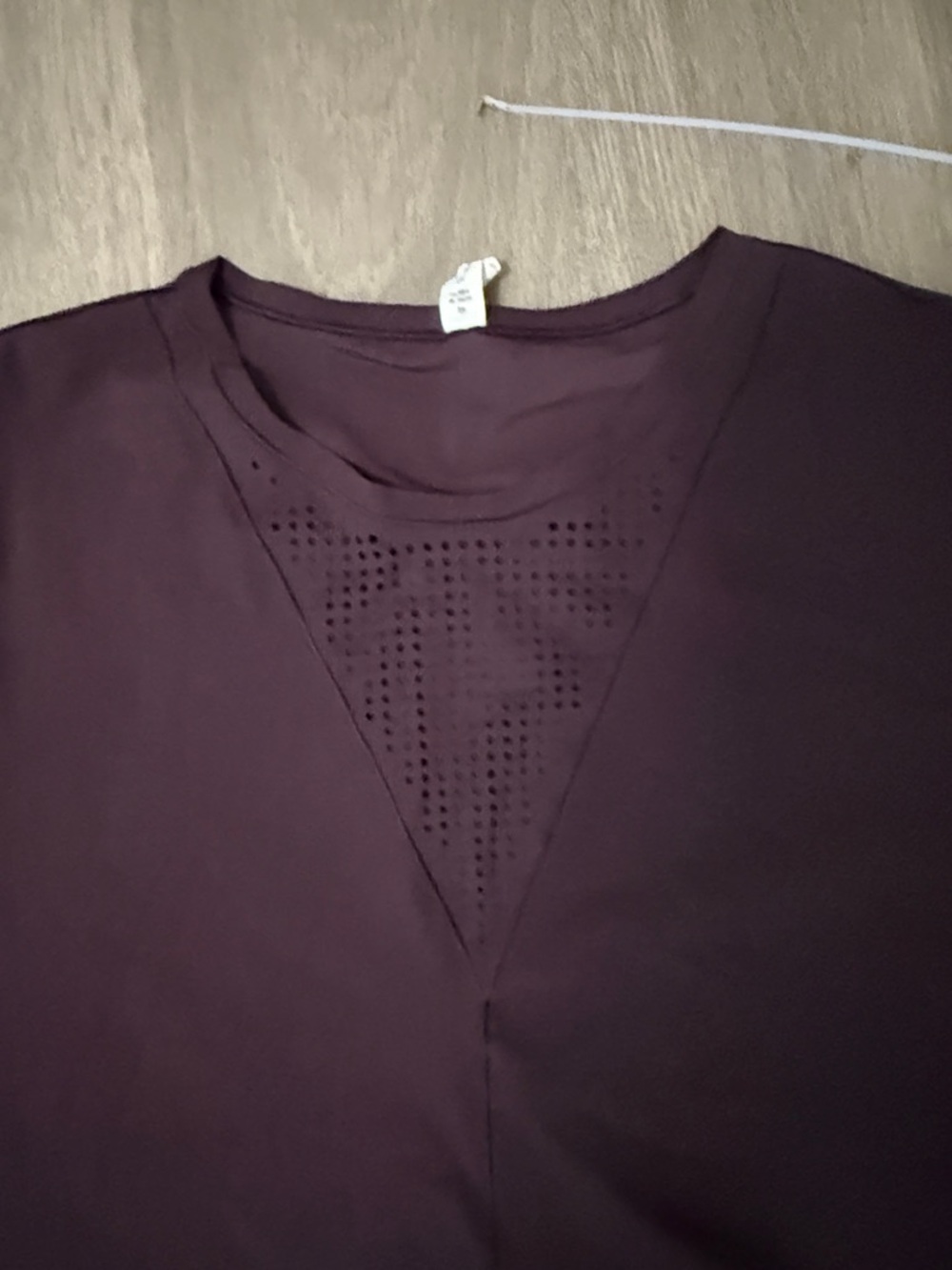 Lululemon Women’s Short Sleeve V-Neck Top in Plum - Picture 3 of 8